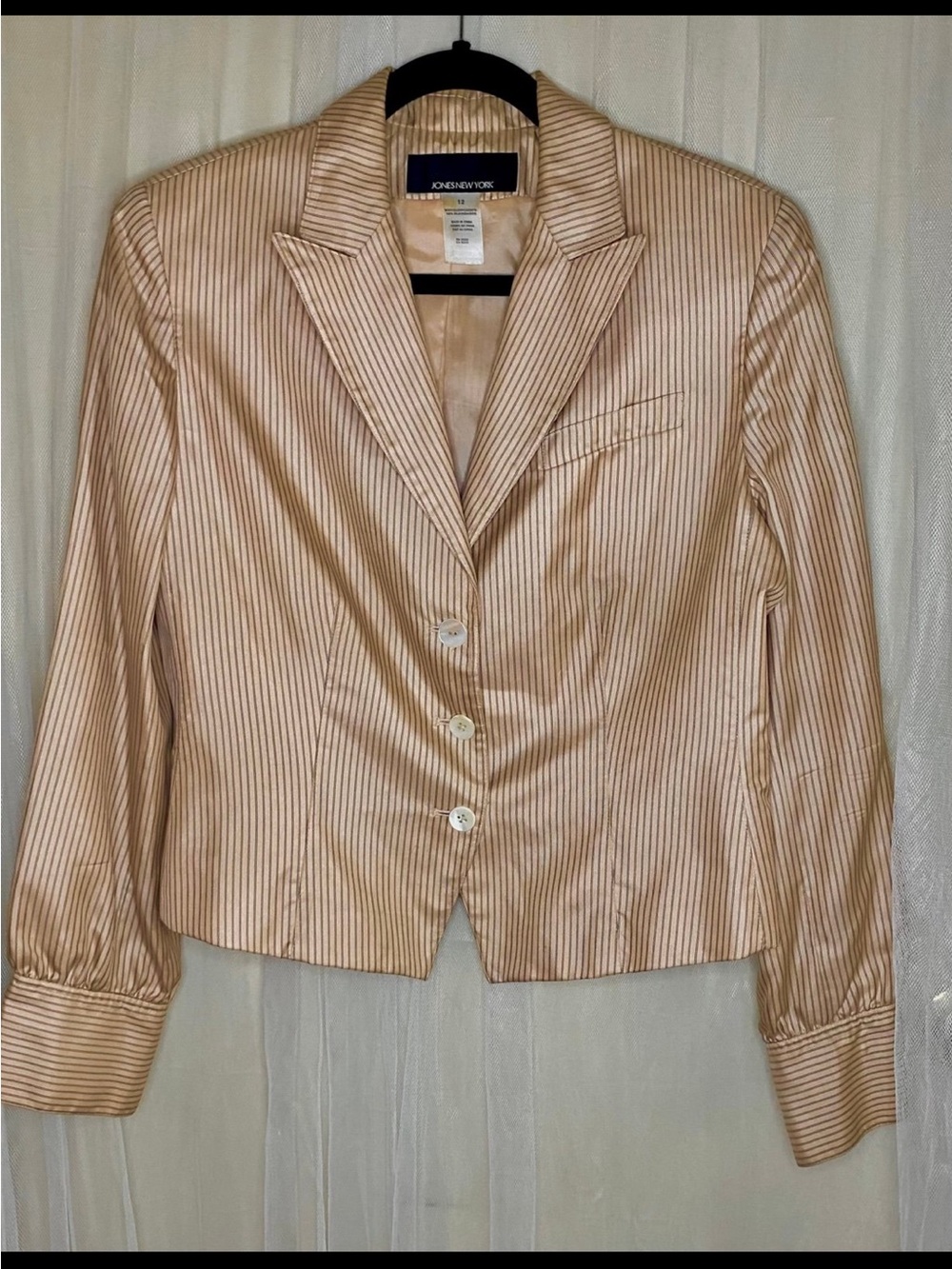 VINTAGE Jones New York pinstripe cropped blazer, tailored SZ 8 100% silk